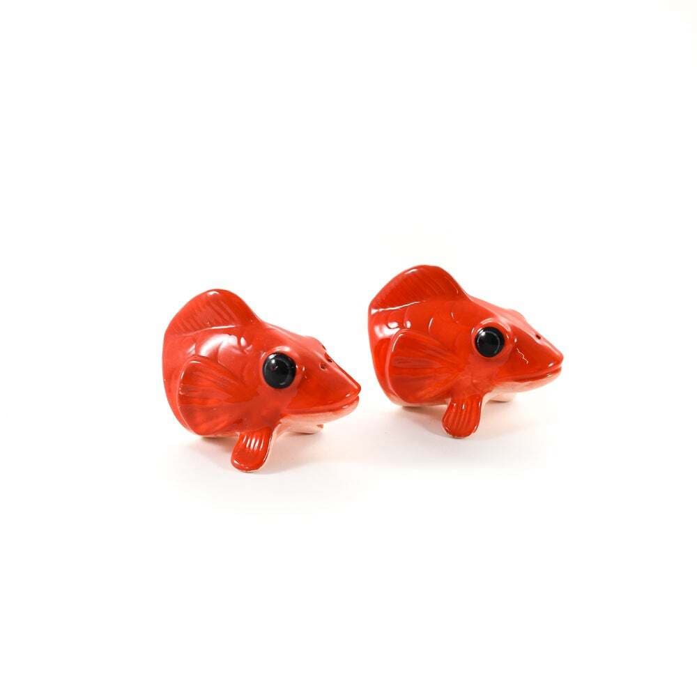 DO0020 Goldfish Saltand Pepper Set 2 1000x1000