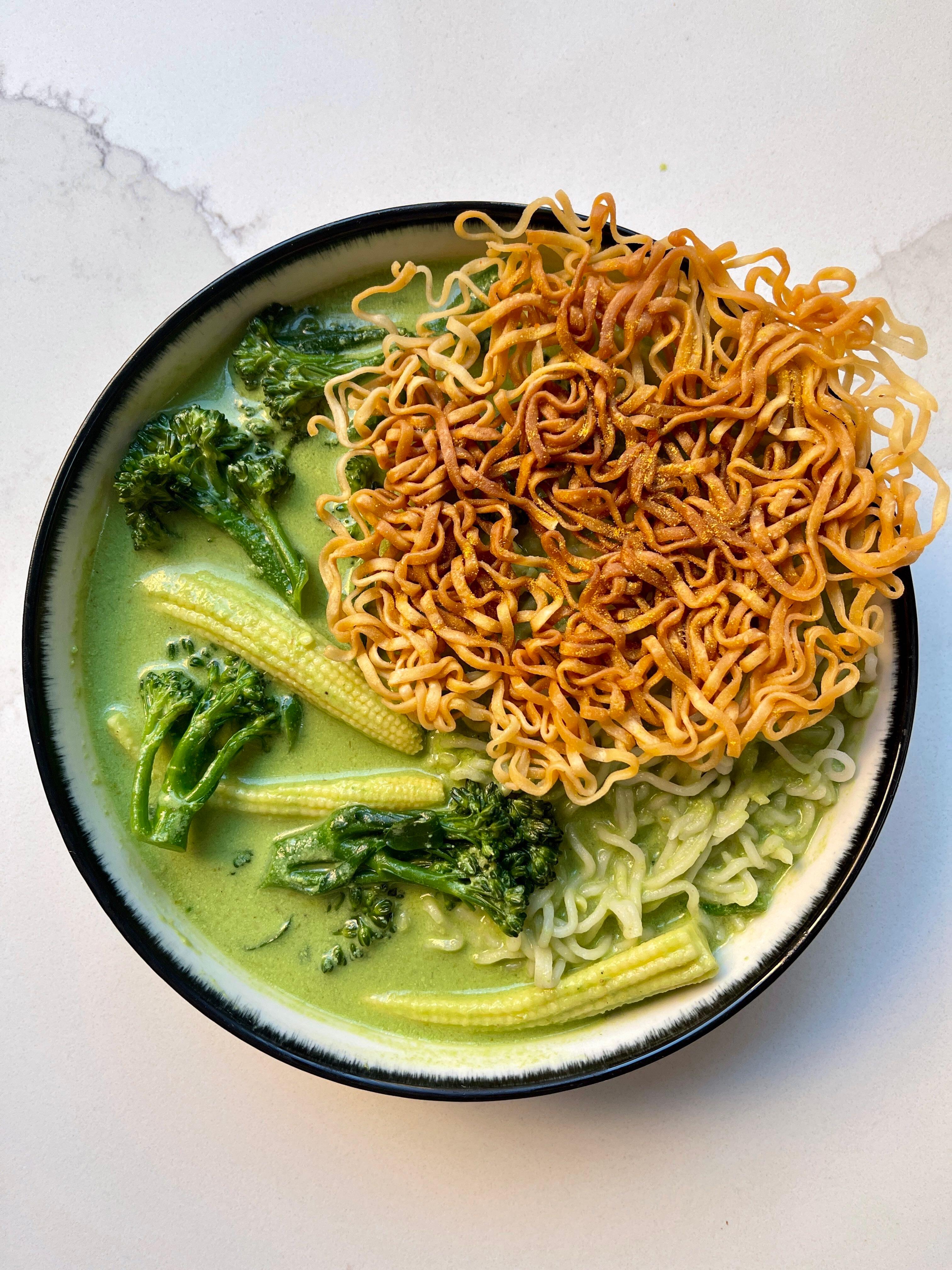 Green Curry Soup With Ramen Crisp