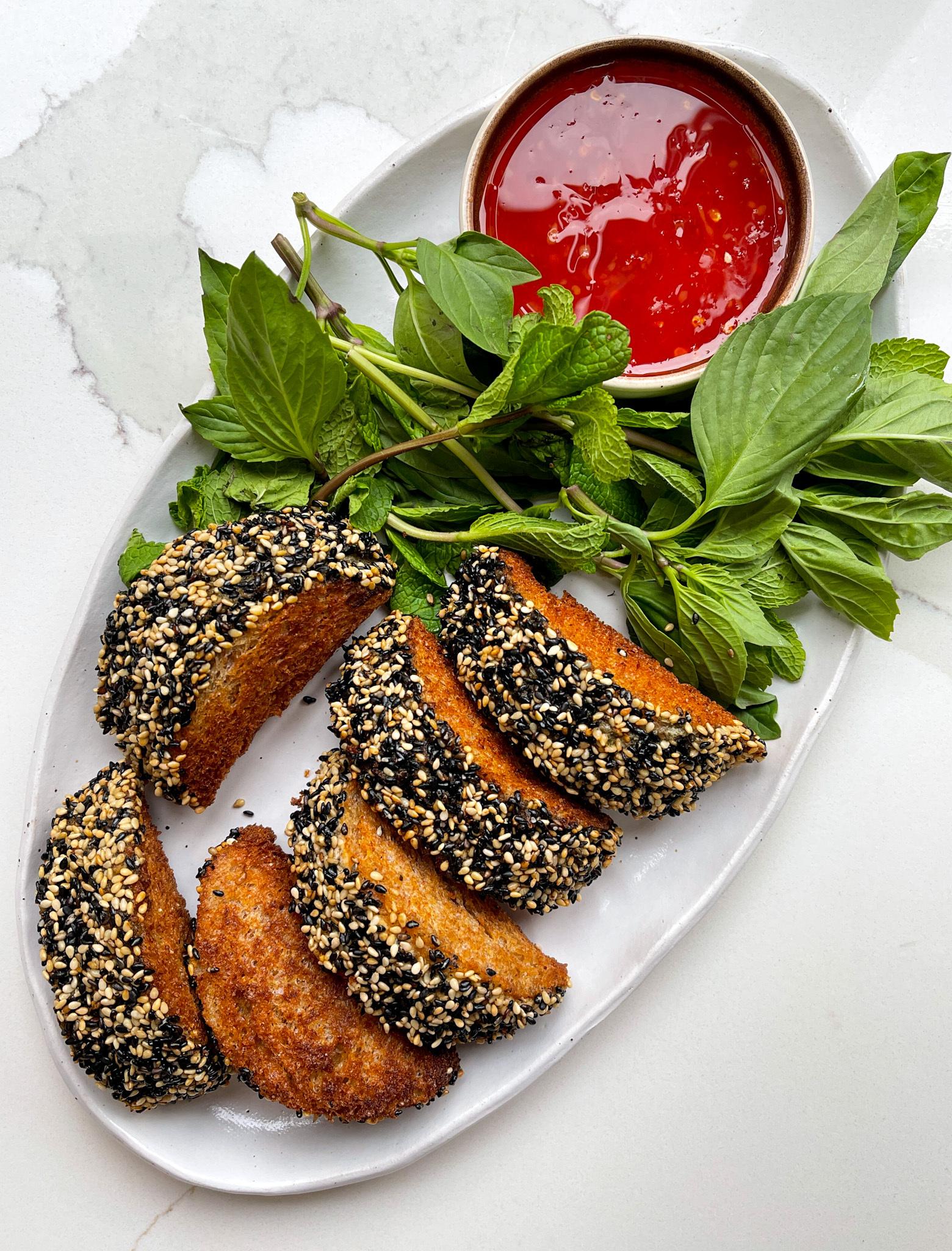 MINI SESAME TOASTS