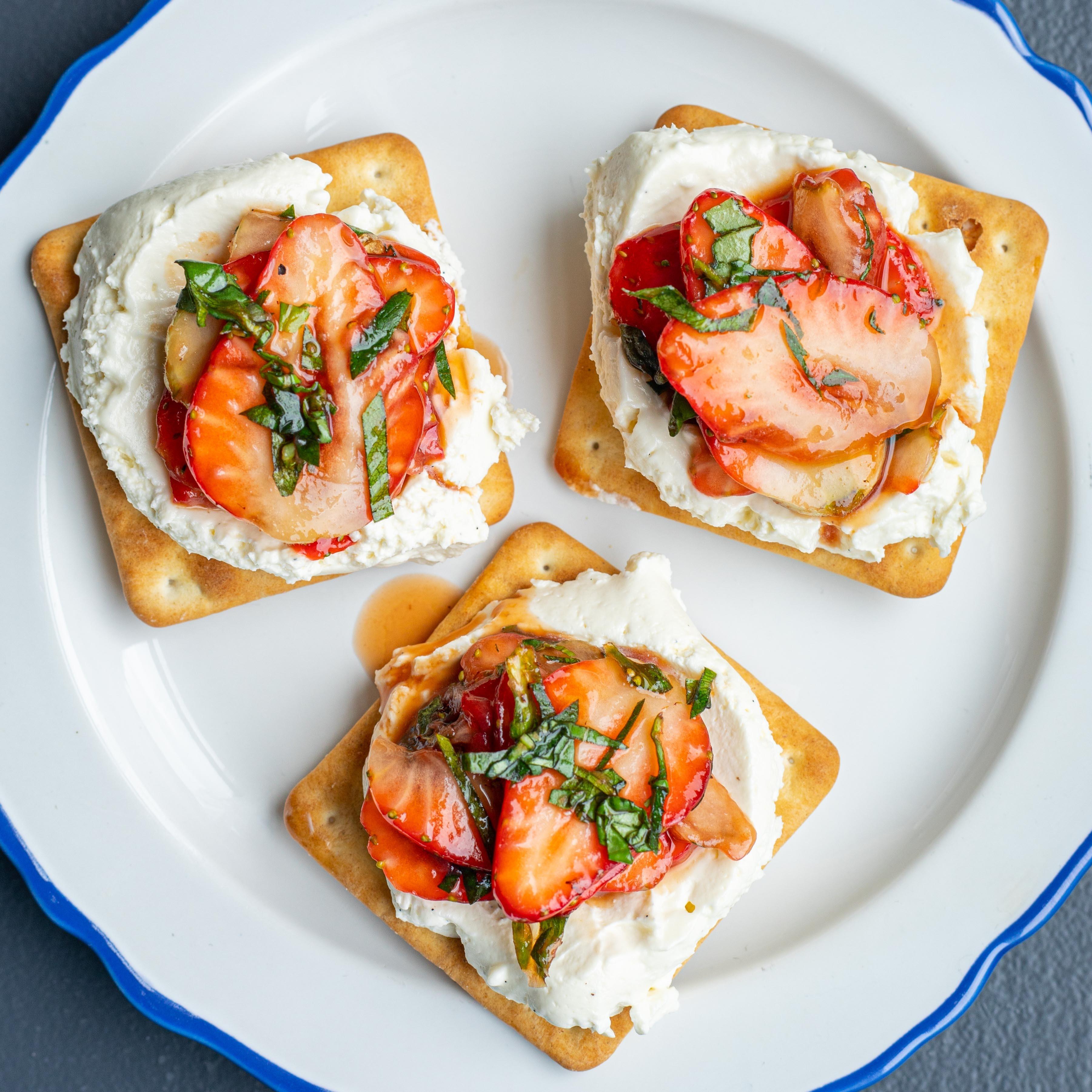 Strawberry Cheese Cake Crackers