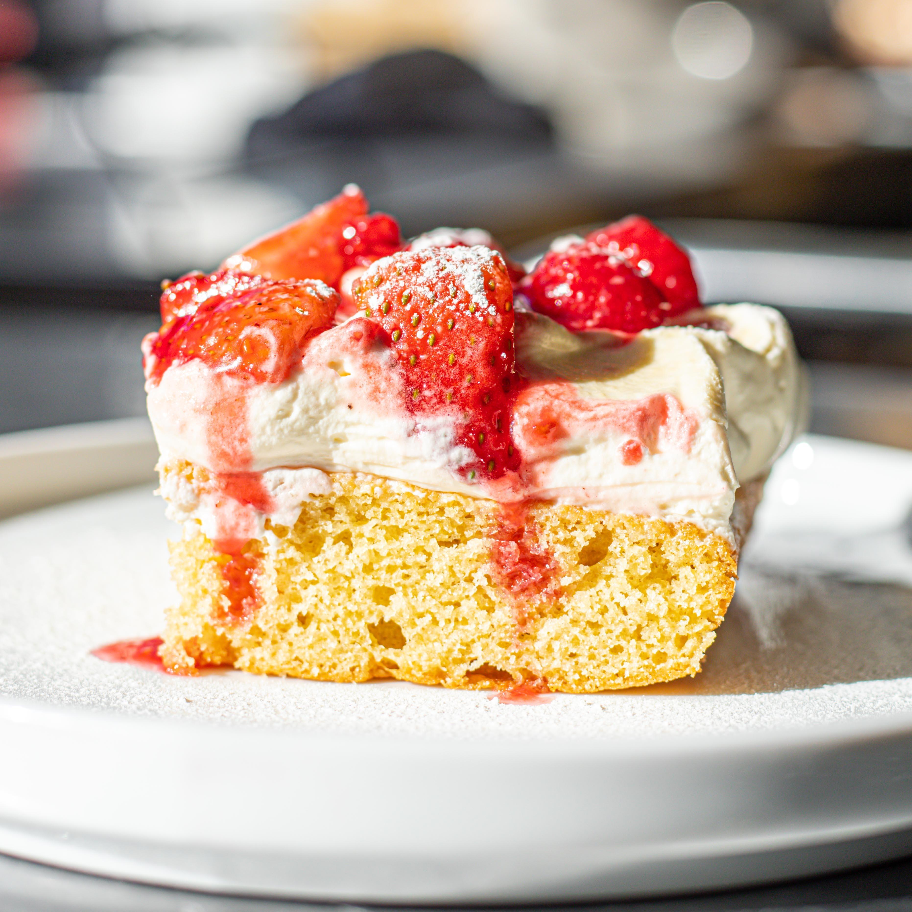 Victoria Sponge Traybake Cake