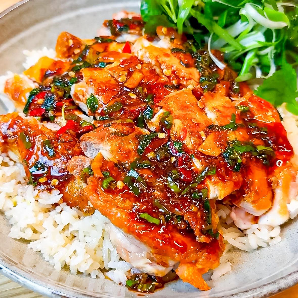 Crispy Chicken Rice With Chilli Garlic Sauce