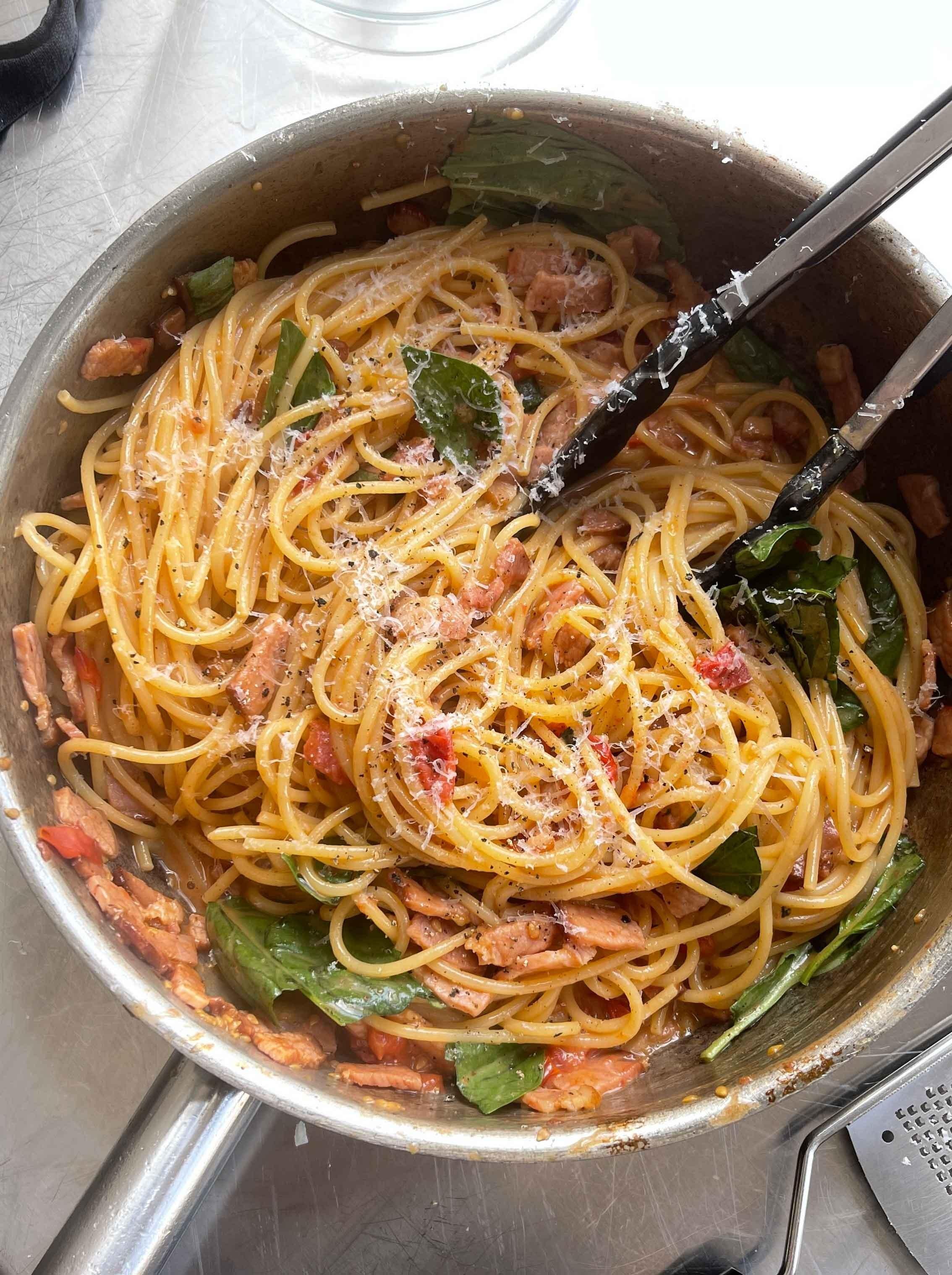 Silky Bacon Tomato Spaghetti