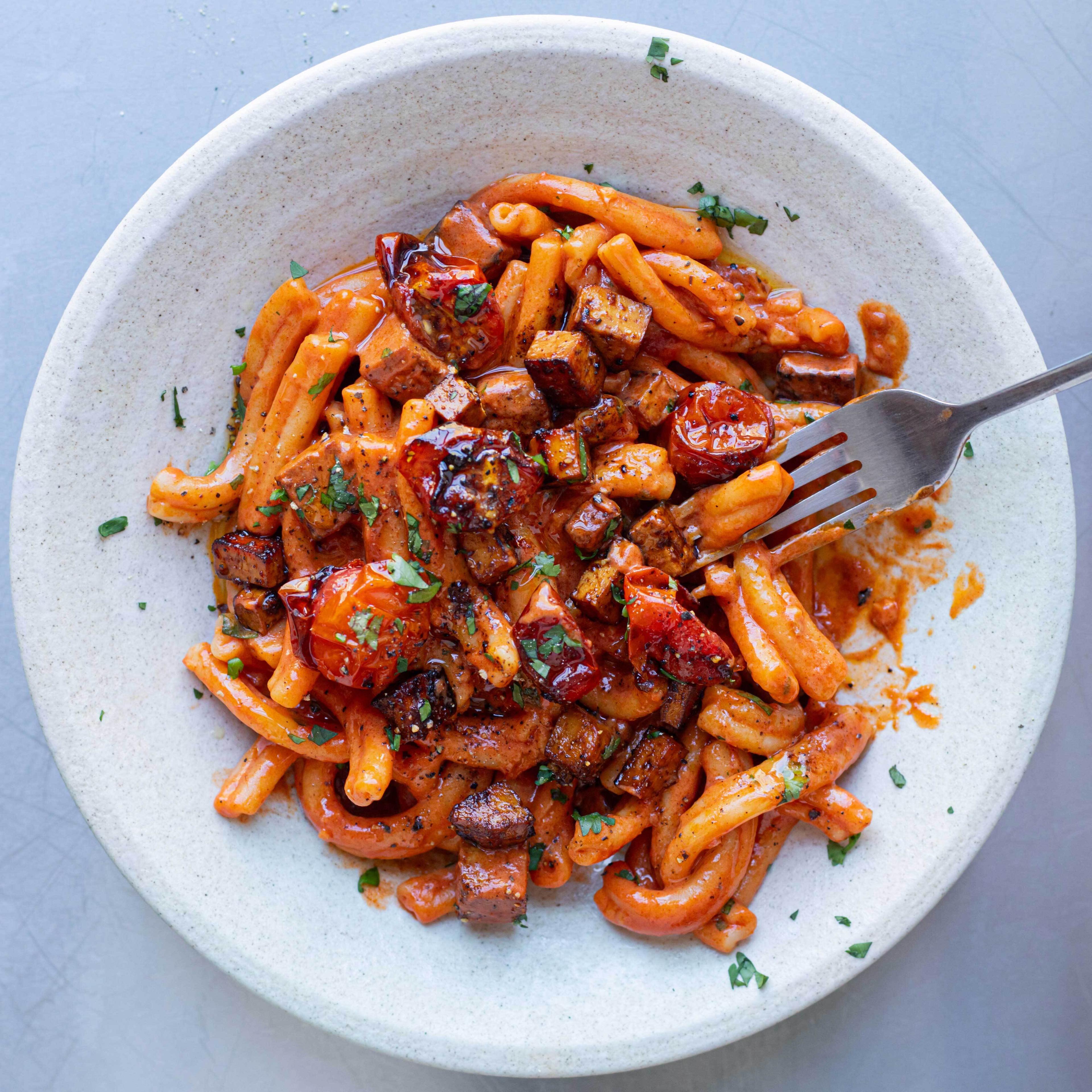 Creamy Roasted Tomato Bacon Gochujang Pasta