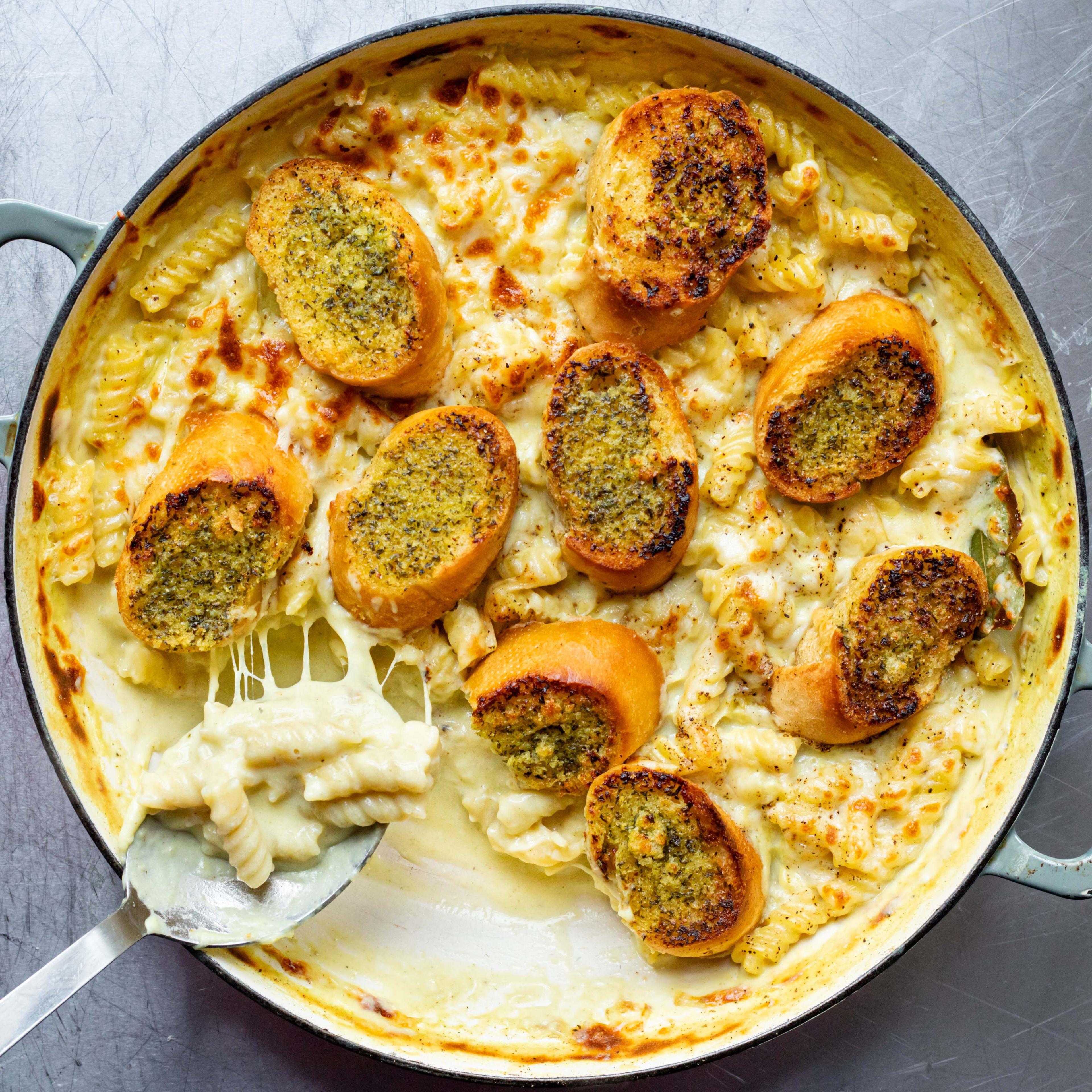 Garlic Bread Mac and Cheese